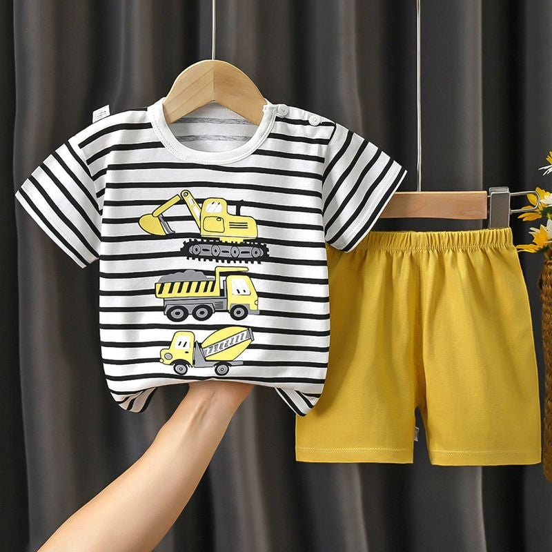 Conjunto de short y playera para niños con estampado de maquinaria