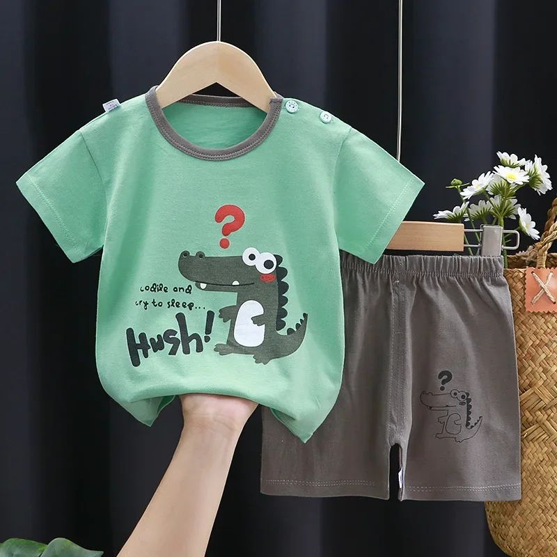 Conjunto de short y playera para niños con estampado de cocodrilo